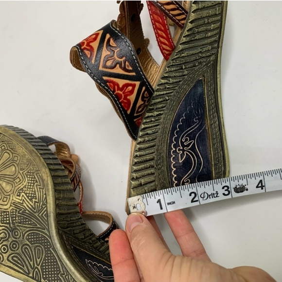 Via Veneto Leather Floral Boho Wedge Heels Size 8 - Picture 4 of 5